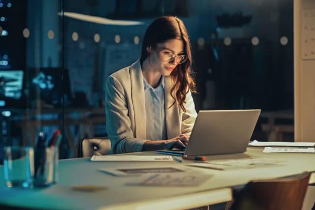 Czy na umowie zlecenie jest dodatek nocny? Poznaj swoje prawa Czy na umowie zlecenie jest dodatek nocny? Poznaj swoje prawa